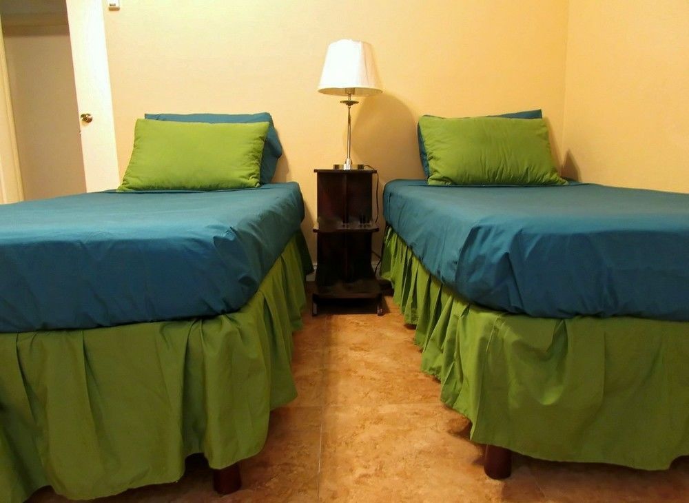 Centrally Located Guest Apartments Kingston Extérieur photo