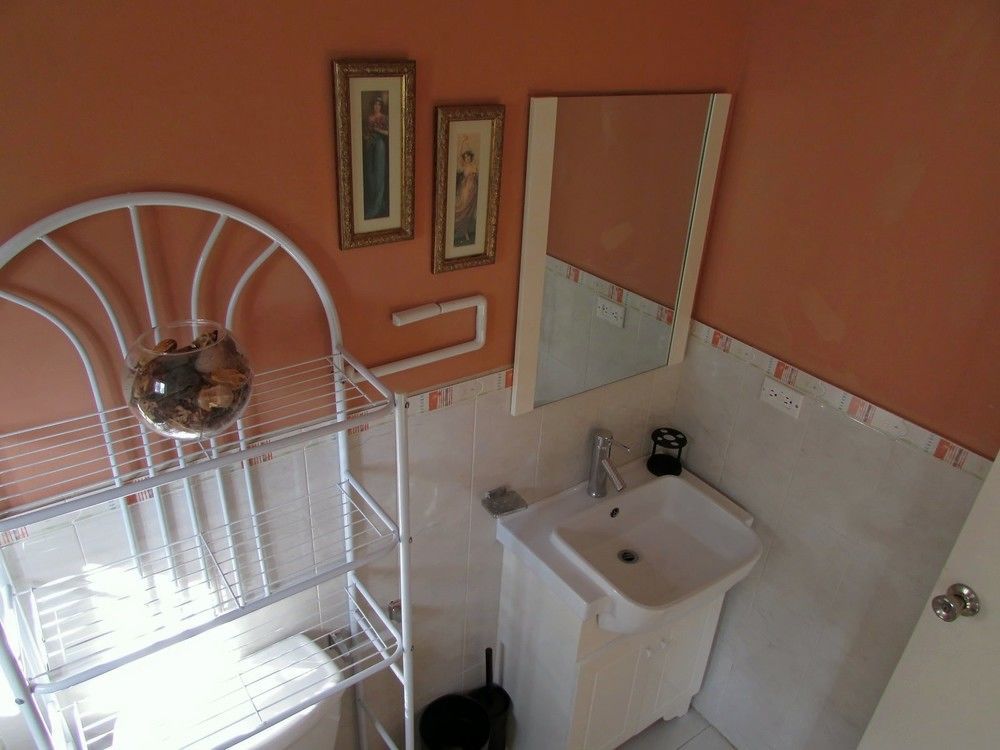 Centrally Located Guest Apartments Kingston Extérieur photo