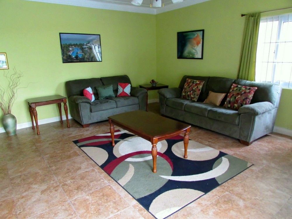 Centrally Located Guest Apartments Kingston Extérieur photo