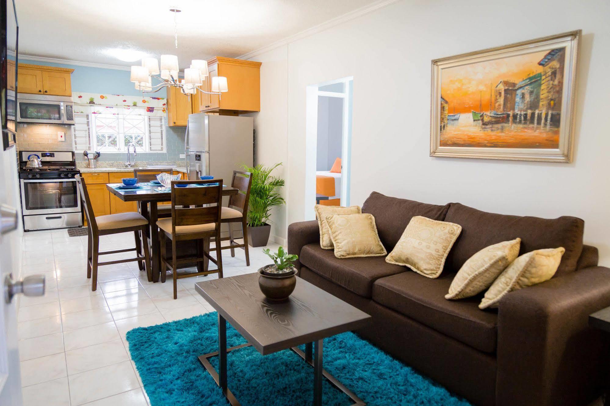 Centrally Located Guest Apartments Kingston Extérieur photo
