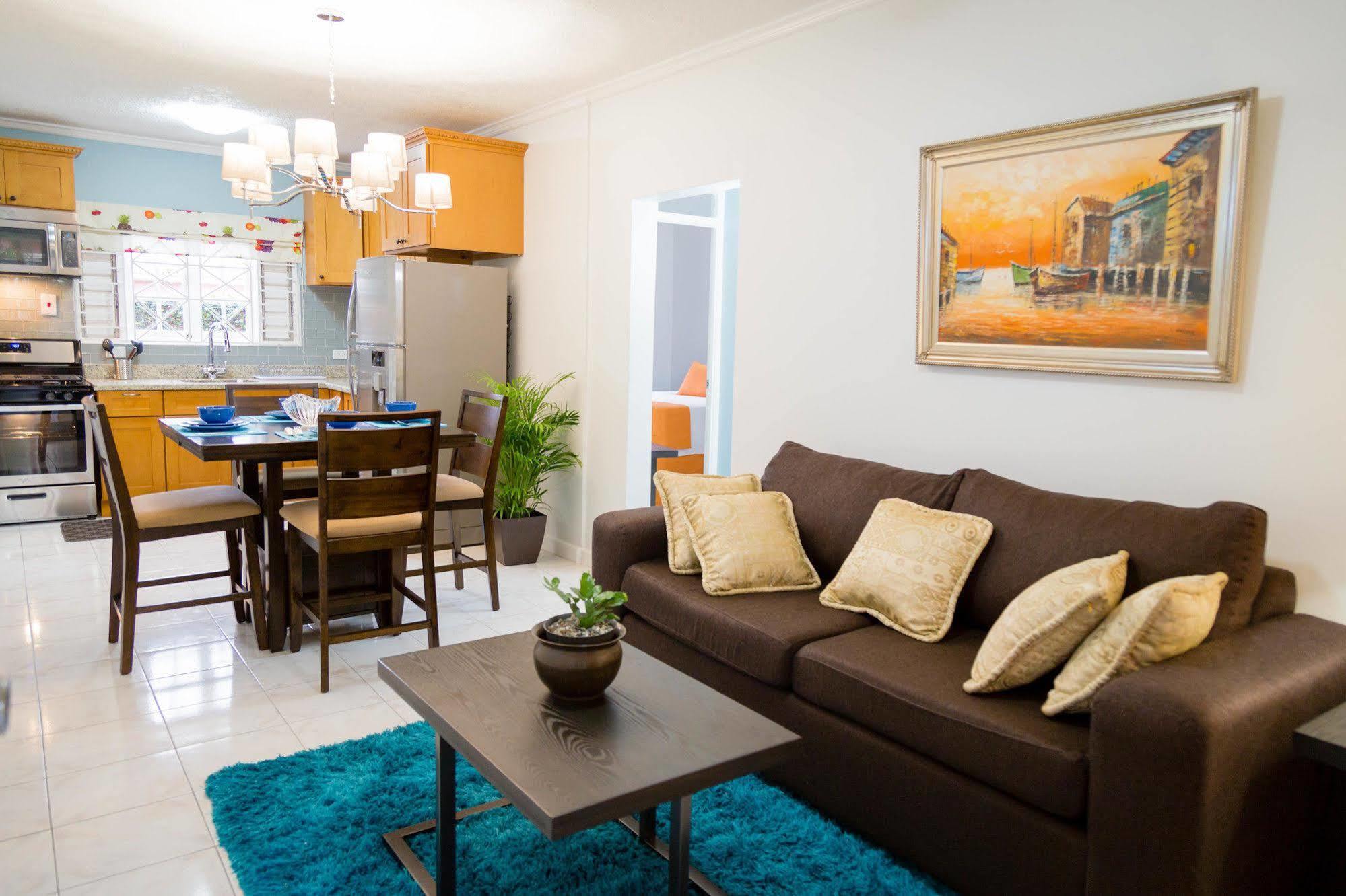 Centrally Located Guest Apartments Kingston Extérieur photo